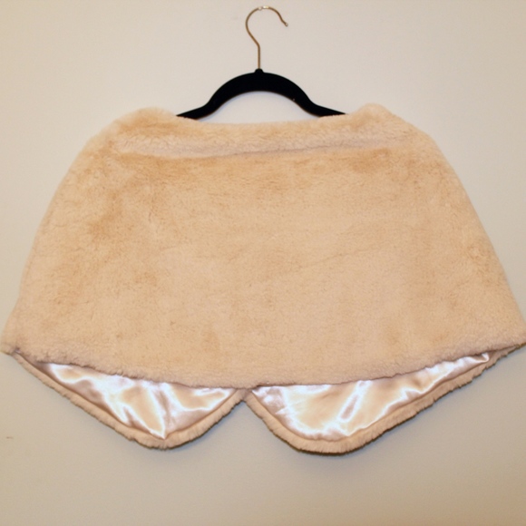 Tahari Faux Fur Caplet - Picture 5 of 5